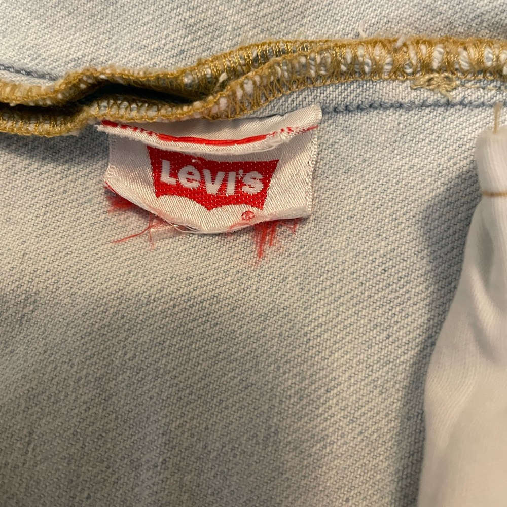 Levi’s 501 distressed shorts - Picture 3 of 9